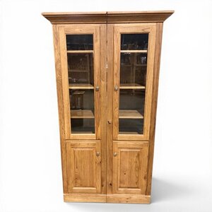 Outlet: Hickory Buckingham Bookcases (Set of Two) In-Stock