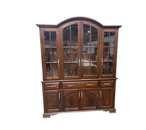 Outlet: Cherry Wood Queen Anne Hutch Cabinet - In-Stock
