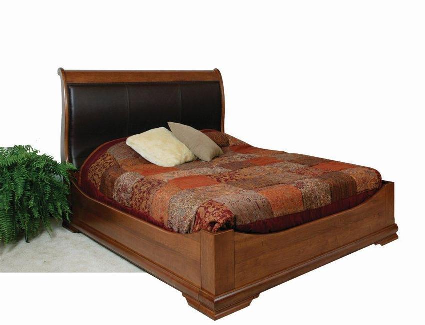 Amish Williamsburg Sleigh Bed With Curved Leather Headboard From